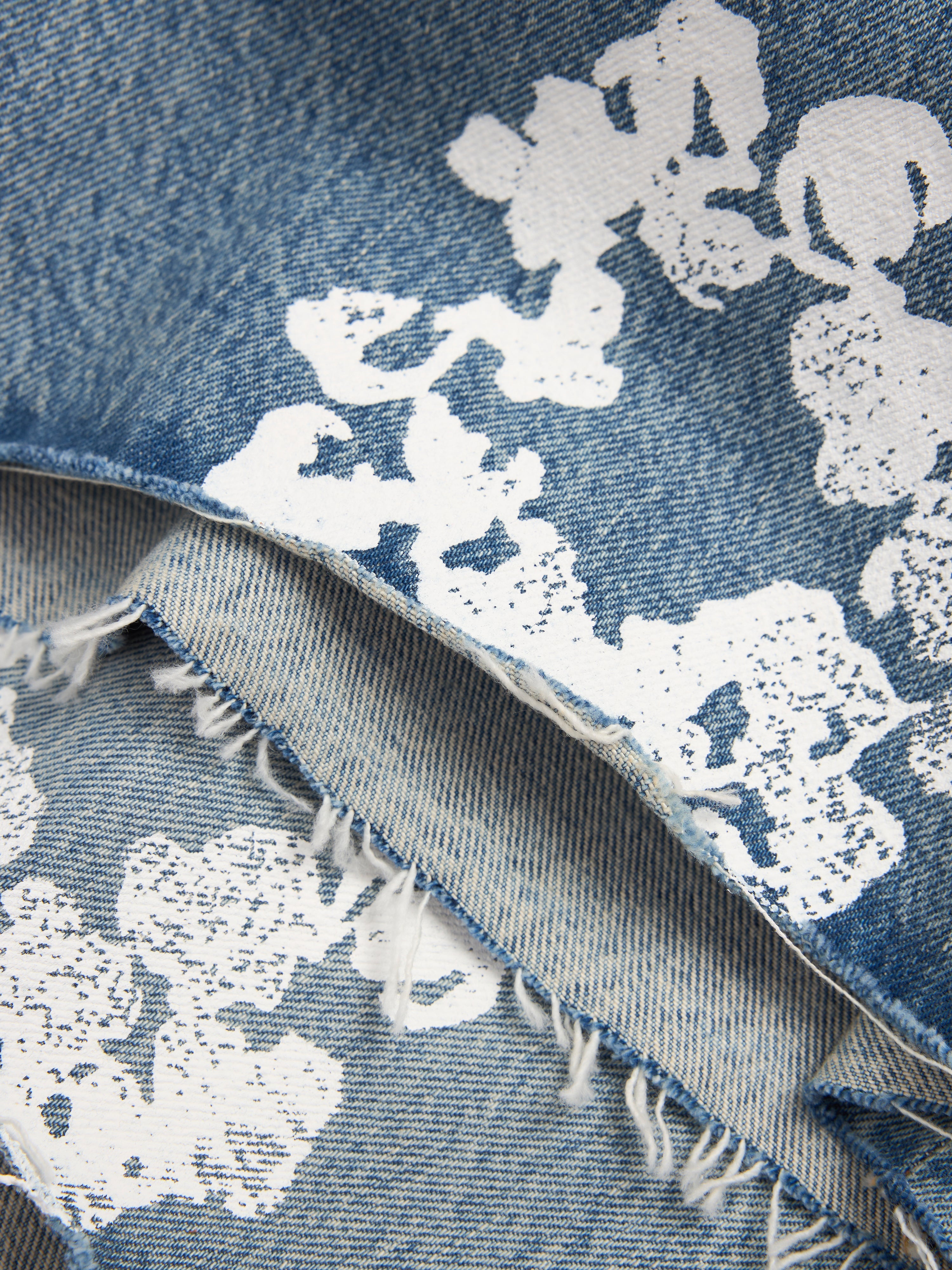 Light Wash Cotton Wreath Denim Short
